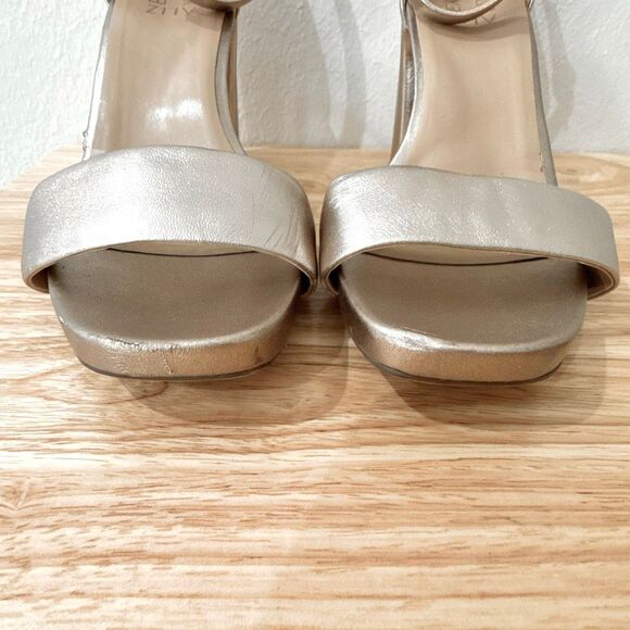 Naturalizer Women Size 9W Joy in Silver Sand Slip On Pump Heels - Picture 12 of 15